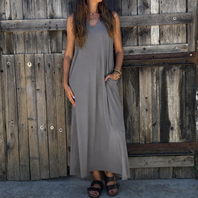 Vestido cinzento comprido sem mangas com decote em V e bolso lateral