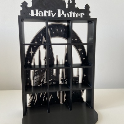 Suporte de exposição preto estilo Harry Potter com várias divisórias