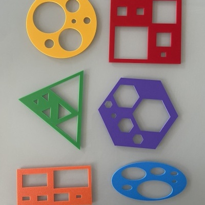 Réguas plásticas coloridas para desenho em várias formas geométricas