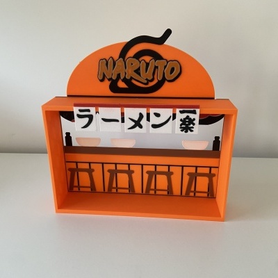 Miniatura decorativa de bar de ramen laranja com palavra NARUTO e caracteres japoneses