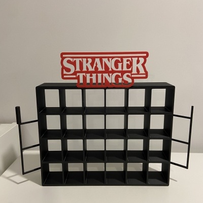 Organizador negro de cubículos com letreiro vermelho Stranger Things
