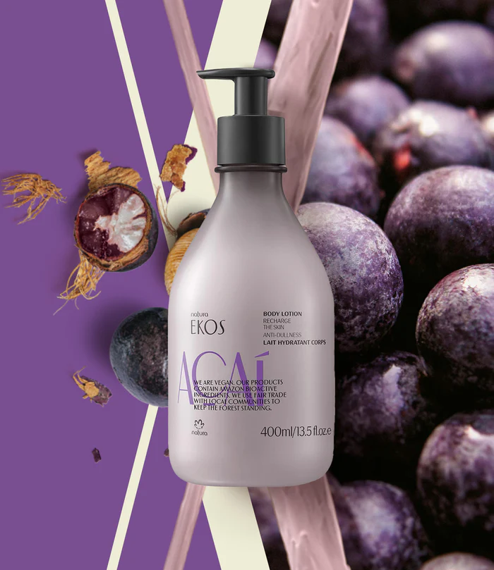 Frasco de loção corporal Ekos Açaí lilás com fundo de açaí