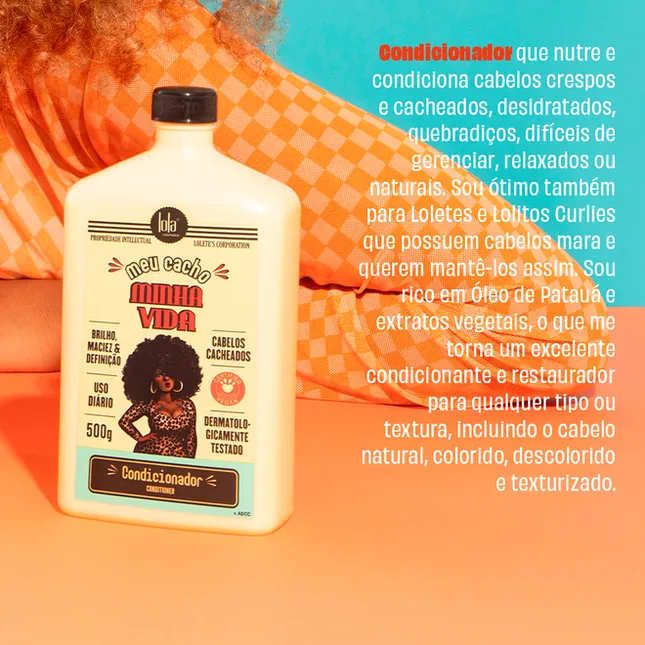 Frasco de condicionador para cabelos cacheados com ilustração e texto promocional