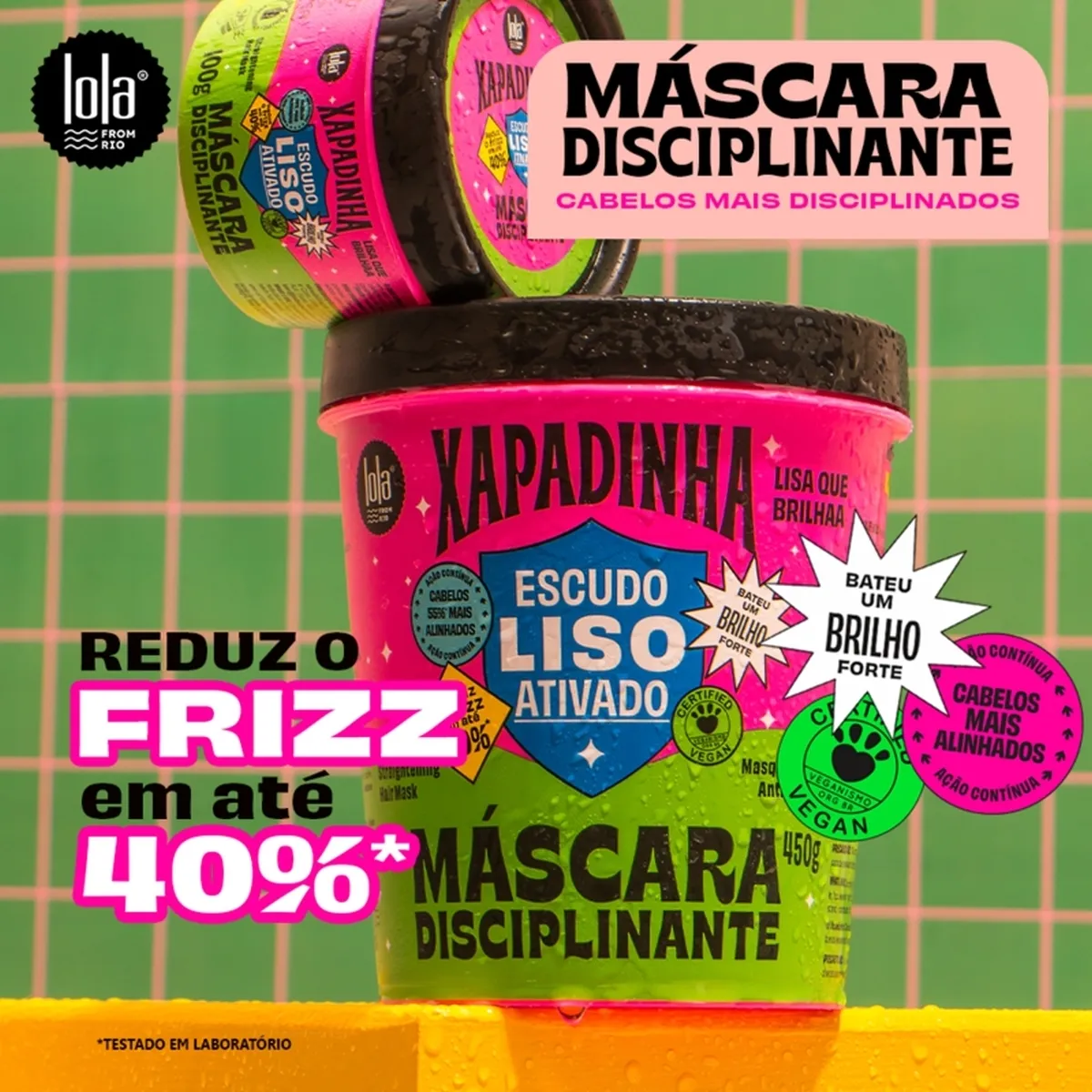 Máscara disciplinante para cabelo Lola Xapadinha em embalagem rosa e verde com tampa preta