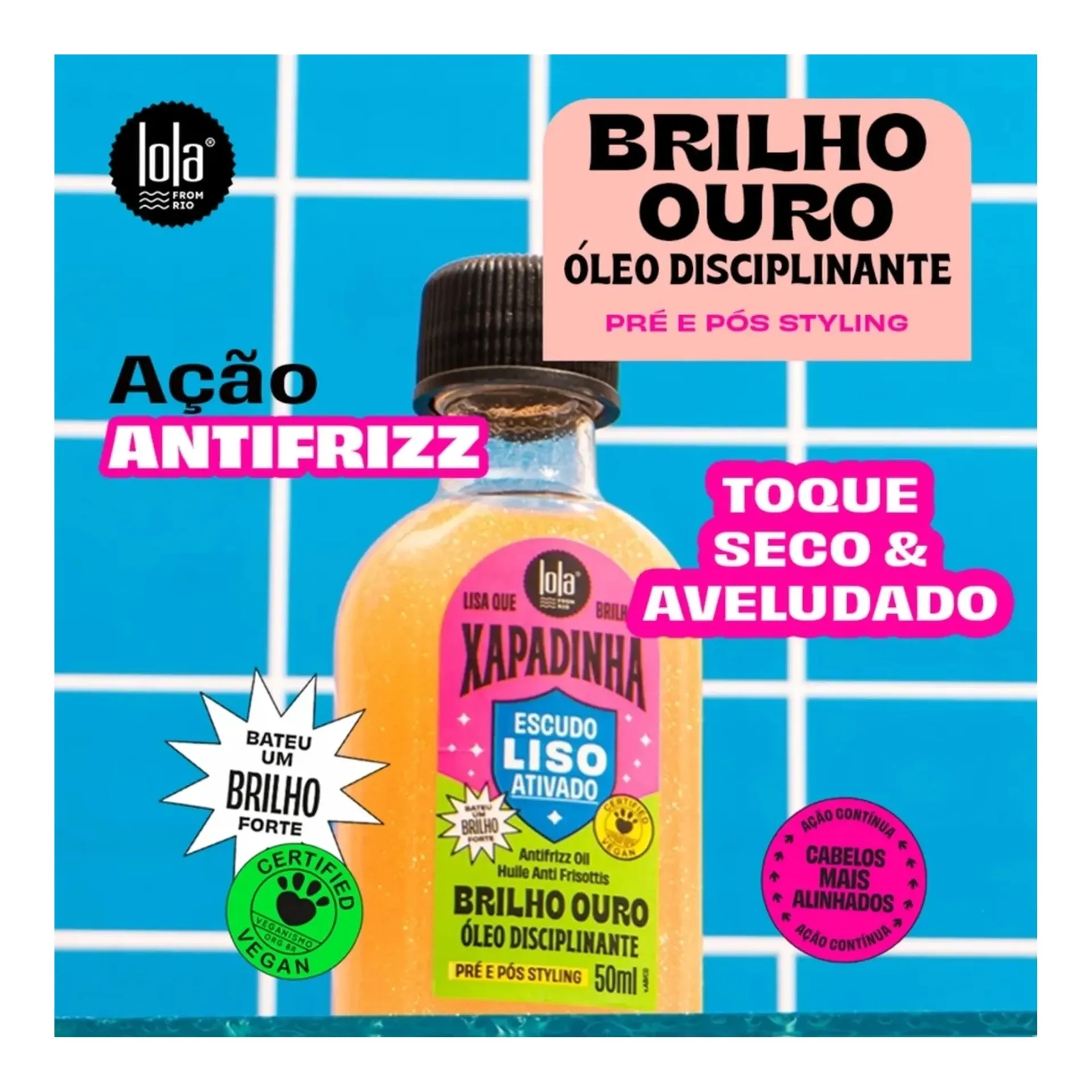 Frasco de óleo para cabelo dourado com rótulo rosa e verde, fundo de azulejos azuis.