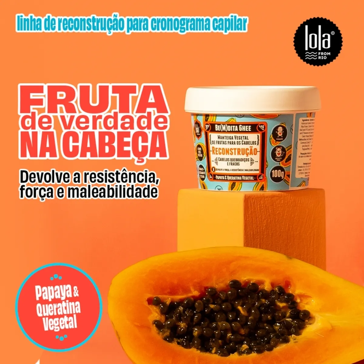 Pote de creme para cabelo e metade de uma papaia fresca com sementes, fundo laranja com texto