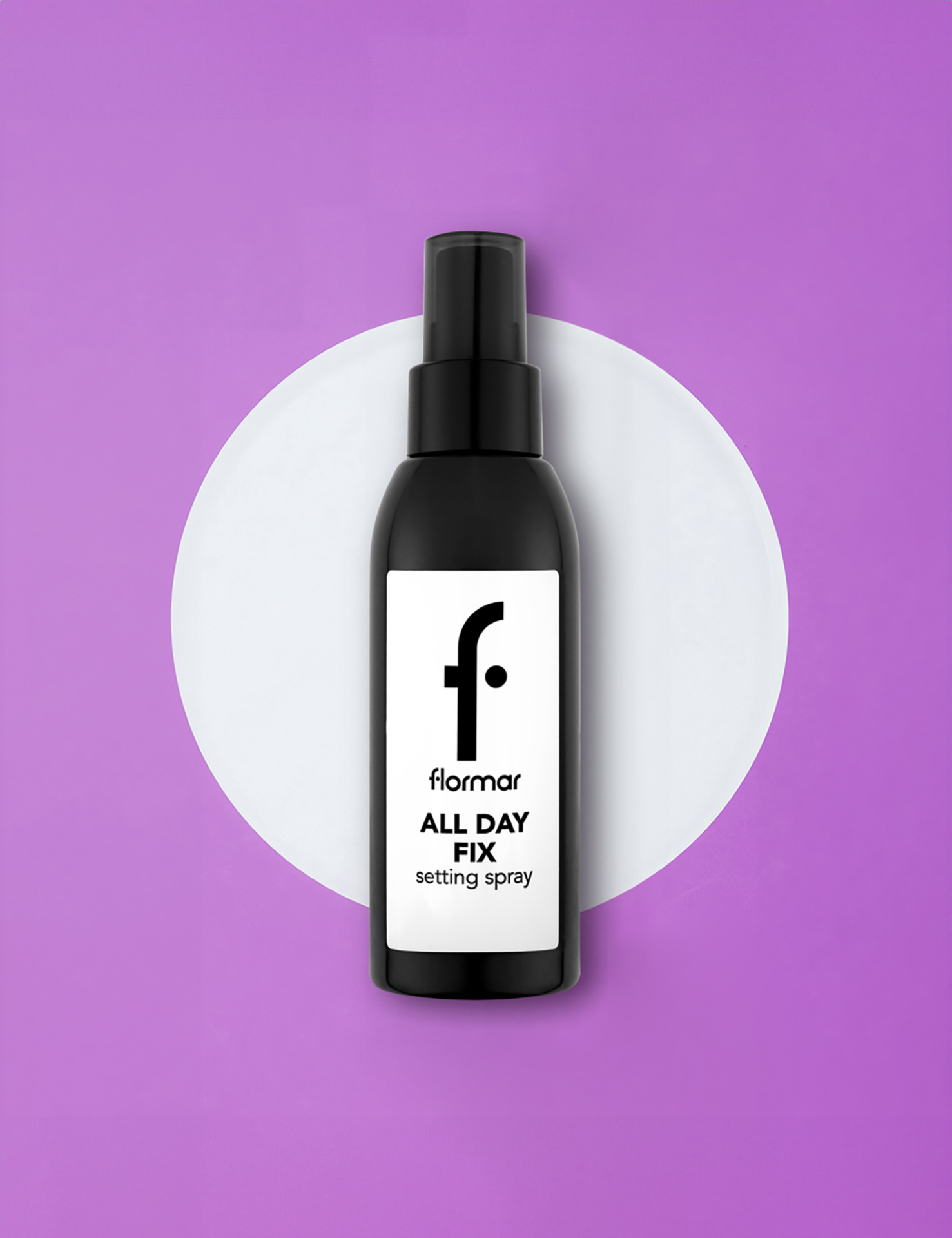 Frasco negro de spray para fixação All Day Fix sobre círculo branco com fundo violeta