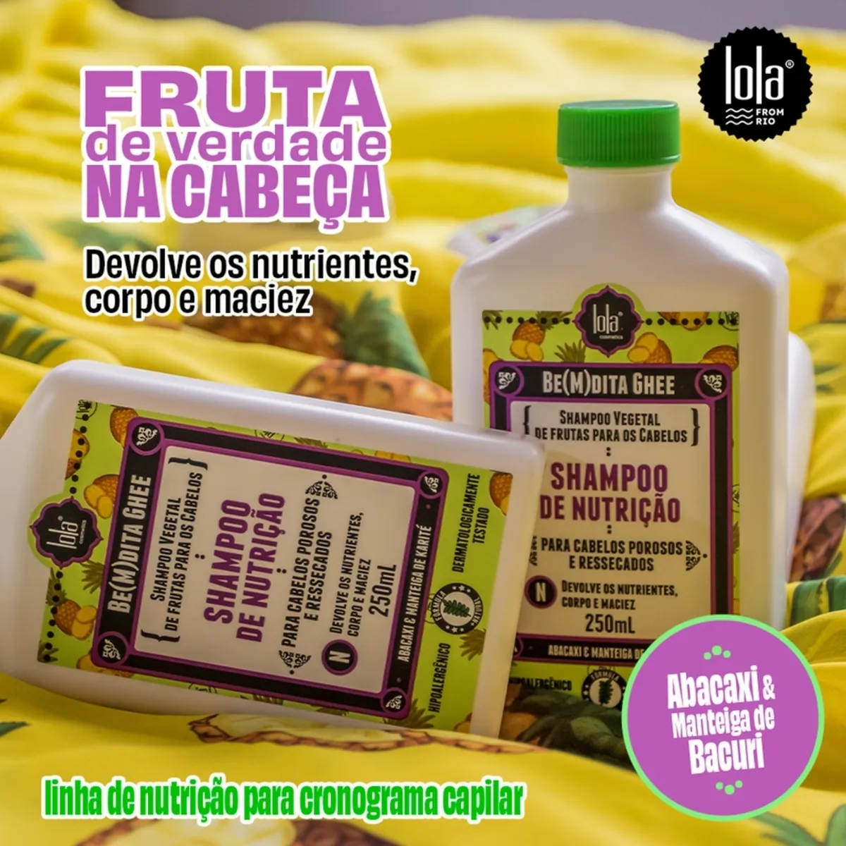 Dois frascos de shampoo vegetal de nutrição da marca Lola sobre tecido amarelo