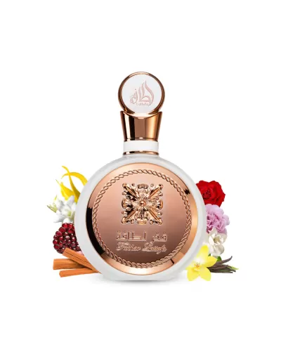 Frasco de perfume dourado rosa com flores e especiarias ao redor