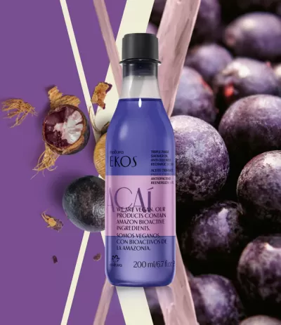 Frasco roxo de produto Natura Ekos com bagas ao fundo