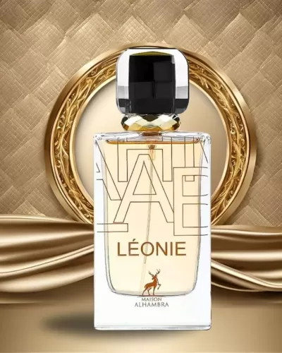 Frasco de perfume Léonie da Maison Alhambra em fundo decorativo bege e dourado
