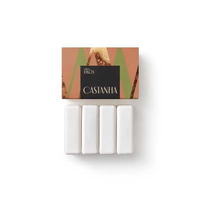 Produto Natura Ekos Castanha com quatro barras brancas e embalagem castanha com padrões geométricos e texto