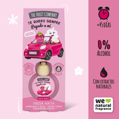 Embalagem rosa com ambientador para carro da The Fruit Company e ilustração de morango no carro