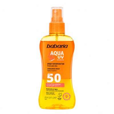 Spray fotoprotetor Babaria AQUA UV SPF 50 em frasco plástico laranja e amarelo