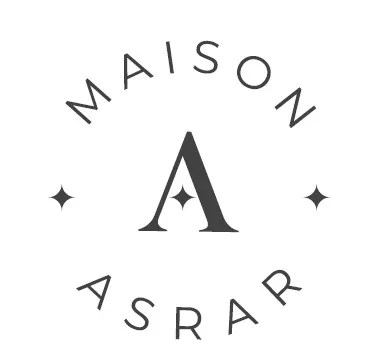 Logótipo com letra A e texto MAISON ASRAR em círculo com estrelas