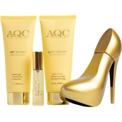 Conjunto AQC Lady Secret Gold Edition com gel de banho, loção, fragrância em frascos dourados ao lado de estojo em forma de sapato dourado.