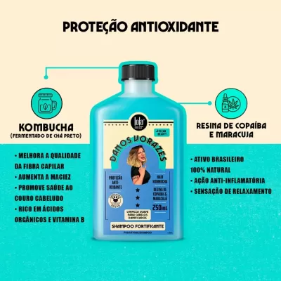 Frasco azul de shampoo fortificante da Lola Cosmetics com rótulo detalhado e texto em português