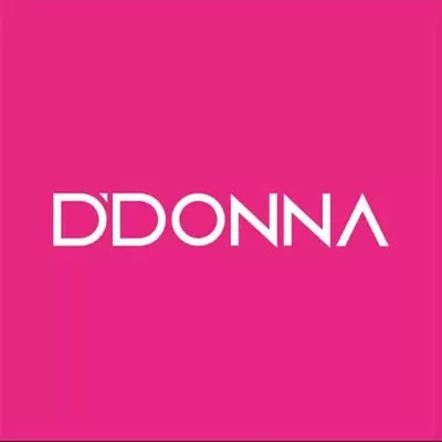 Logótipo branco DDONNA em fundo rosa