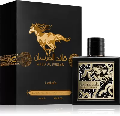 Perfume Lattafa Qaed Al Fursan, frasco preto com detalhes dourados e caixa preta com cavalo dourado