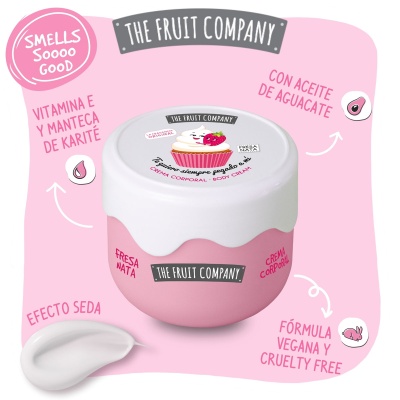 Embalagem rosa e branca de creme corporal The Fruit Company 'Fresa Nata' com texto promocional em espanhol
