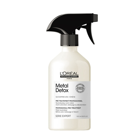 Spray Pré-tratamento Metal Detox Loreal Serie Expert 500ml Frasco branco com pulverizador preto de produto Metal Detox L'Oréal Professionnel