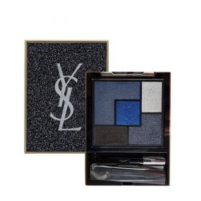 Paleta de sombras YSL com cinco tons em azul, cinza e preto, com pincéis aplicadores