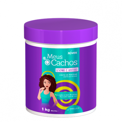 Recipiente roxo com creme para cabelo com rótulo azul e amarelo com texto e ilustração feminina.