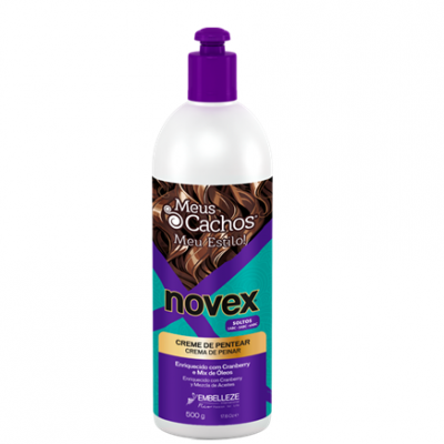 Frasco de creme de pentear Novex com tampa roxa e rótulo colorido