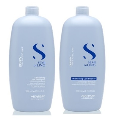 Duas embalagens grandes azuis claras de champô e amaciador ALFAPARF PROFESSIONAL