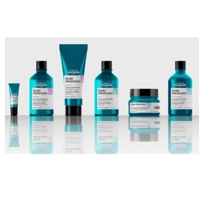 Seis produtos da linha Scalp Advanced da L'Oréal em frascos e tubos azul turquesa e branco