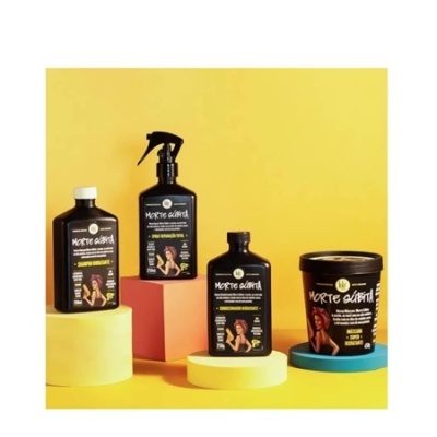 Produtos Morte Súbita em frascos pretos com rótulos amarelos e texto branco, sobre suportes coloridos, fundo amarelo