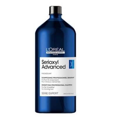 Frasco azul escuro de shampoo L'Oréal Serioxyl Advanced