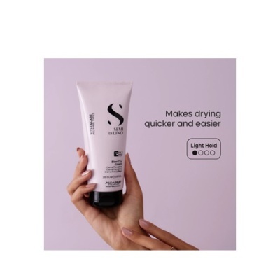 Tubo branco de cosmético com tampa preta, mãos femininas segurando, texto promocional ao lado