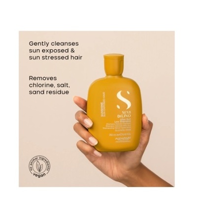 Frasco amarelo de champô Semi Di Lino com texto informativo num fundo bege