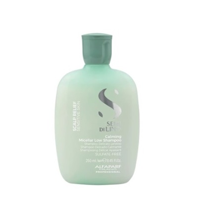 Frasco verde claro de champô micelar Calming Micellar Low Shampoo