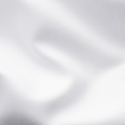 Tecido branco com textura e dobras visíveis