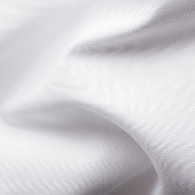 Tecido branco de malha fina com ondulações