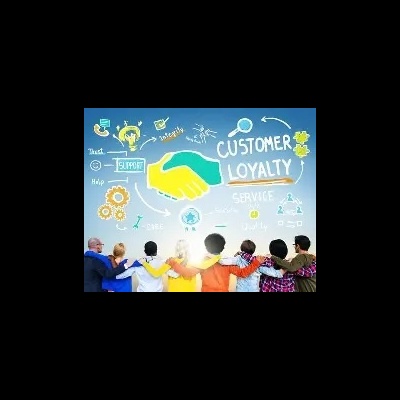 Grupo de pessoas coloridas olhando para fundo com texto CUSTOMER LOYALTY e ilustrações