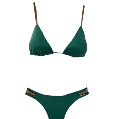 Bikini verde escuro com alças castanhas e detalhes laterais.