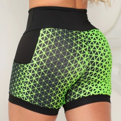 Calções desportivos justos com padrão geométrico verde neon e preto