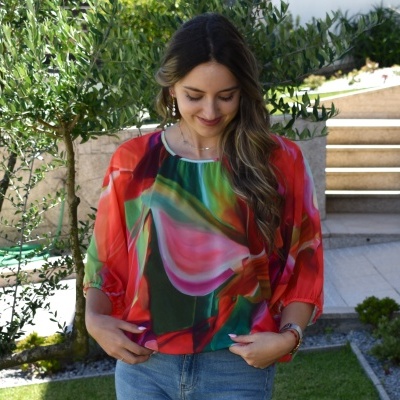https://www.amelymoda.com/product/blusa-strong-print