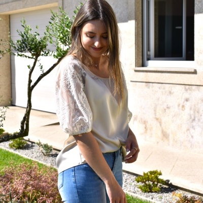 https://www.amelymoda.com/product/blusa-cetim-bordada