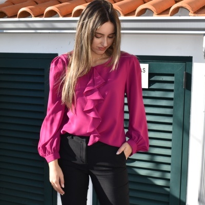 https://www.amelymoda.com/product/blusa-lisa-c-folho