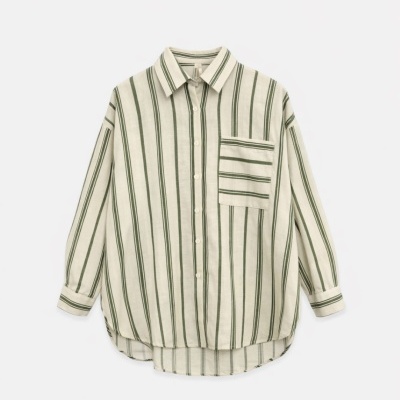 Camisa creme com riscas verticais verdes