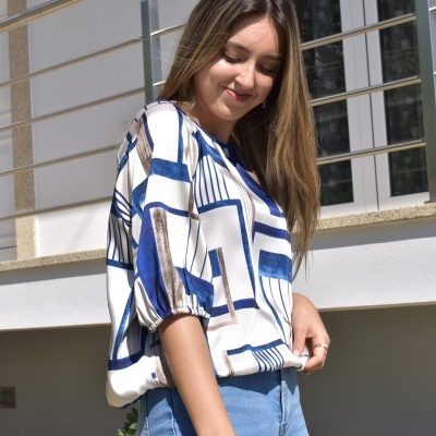 https://www.amelymoda.com/product/blusa-satin-geo