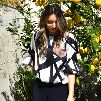 https://www.amelymoda.com/product/blusa-cetim-geometric