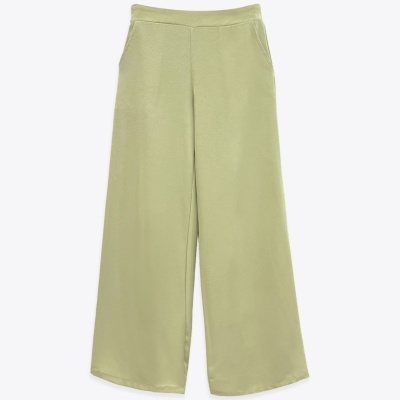 Calças largas verde claro com cintura elástica e bolsos laterais