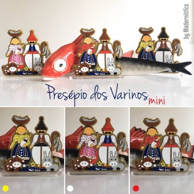Conjunto Presépio dos Varinos mini em madeira com figuras tradicionais e peixe decorativo em fundo branco