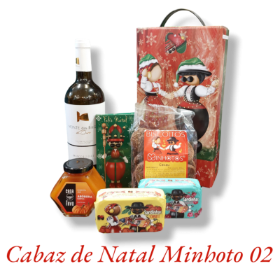 Cabaz de Natal com vinho, biscoitos e produtos em embalagem festiva vermelha decorada.