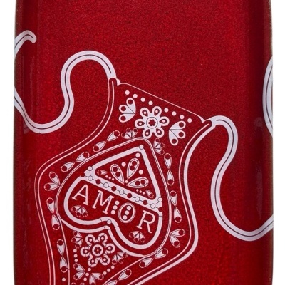 Prato oval vermelho com padrão branco e palavra AMOR